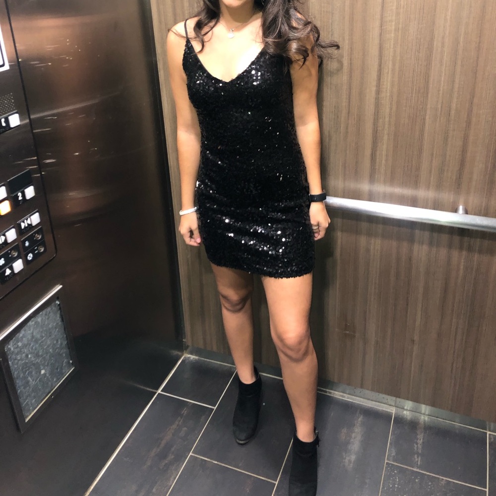 CUTE sparkly body con dress